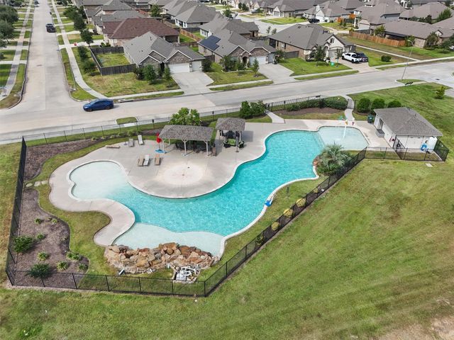 31211 Raleigh Creek Drive, Tomball, TX 77375