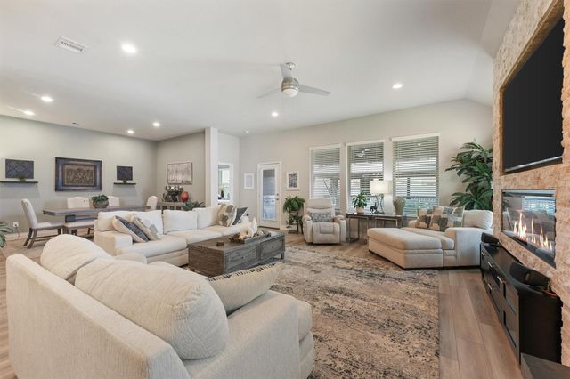 31211 Raleigh Creek Drive, Tomball, TX 77375