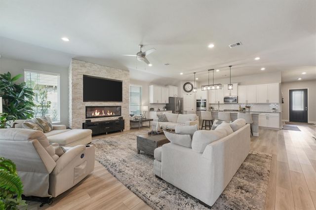 31211 Raleigh Creek Drive, Tomball, TX 77375