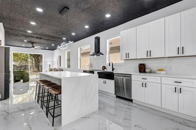 1829 SNARESBROOK WAY, Orlando, FL 32837