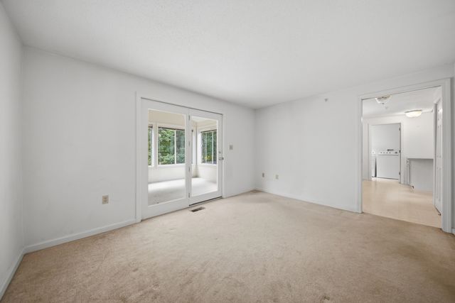 15 Rainbow Drive, Londonderry, NH 03053