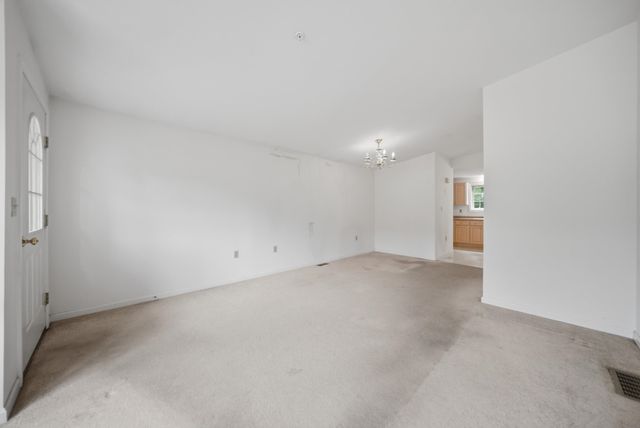 15 Rainbow Drive, Londonderry, NH 03053