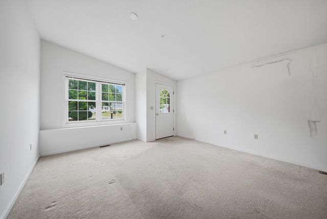15 Rainbow Drive, Londonderry, NH 03053