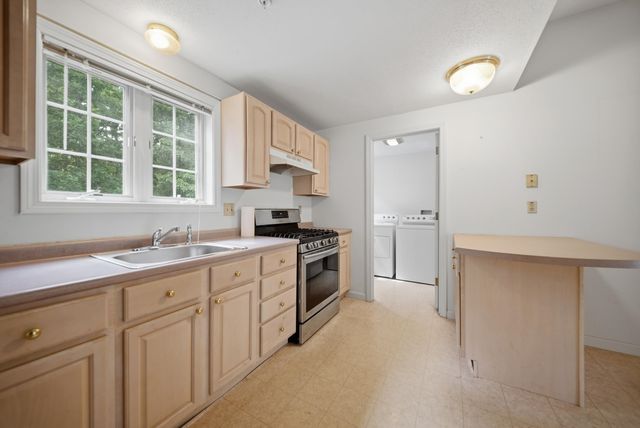 15 Rainbow Drive, Londonderry, NH 03053