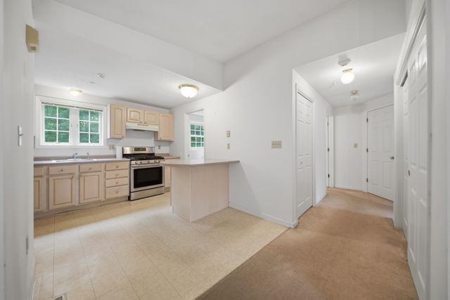 15 Rainbow Drive, Londonderry, NH 03053
