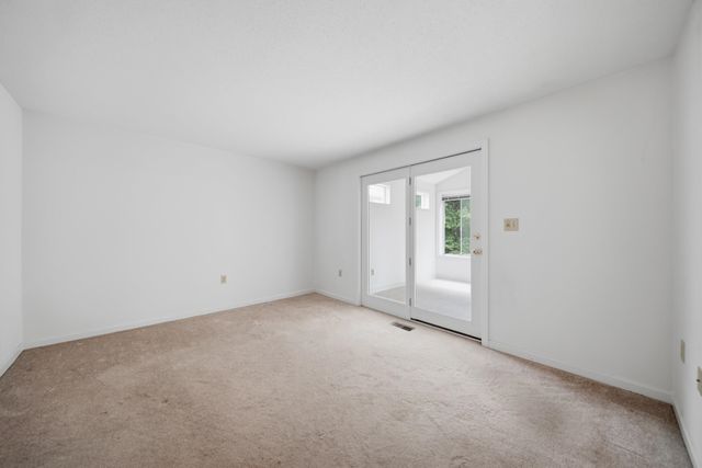 15 Rainbow Drive, Londonderry, NH 03053