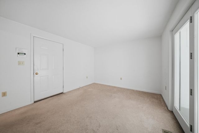 15 Rainbow Drive, Londonderry, NH 03053