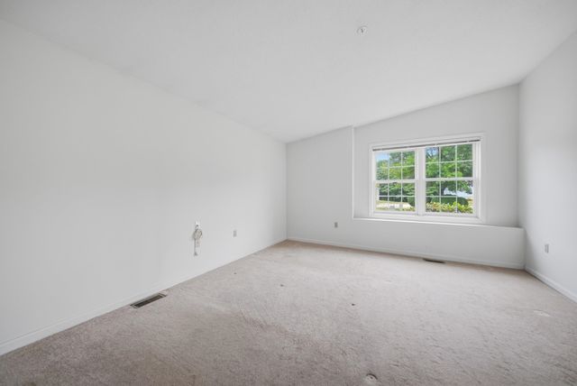 15 Rainbow Drive, Londonderry, NH 03053