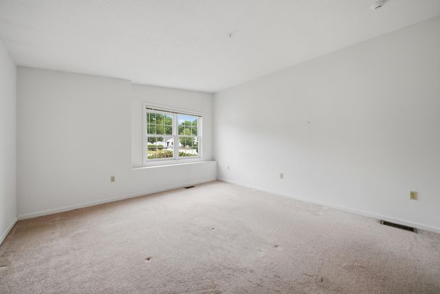 15 Rainbow Drive, Londonderry, NH 03053