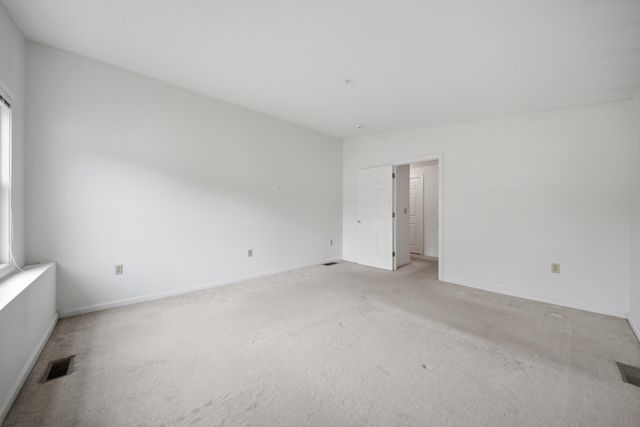 15 Rainbow Drive, Londonderry, NH 03053