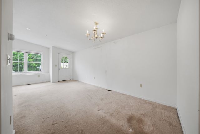 15 Rainbow Drive, Londonderry, NH 03053