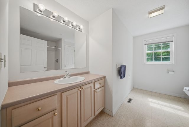 15 Rainbow Drive, Londonderry, NH 03053