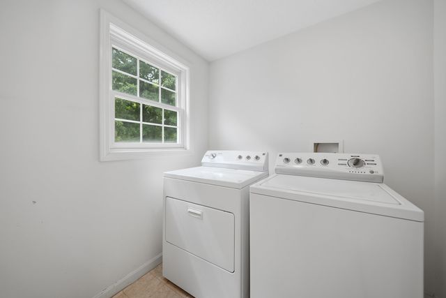 15 Rainbow Drive, Londonderry, NH 03053