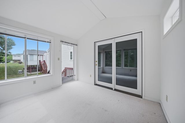 15 Rainbow Drive, Londonderry, NH 03053