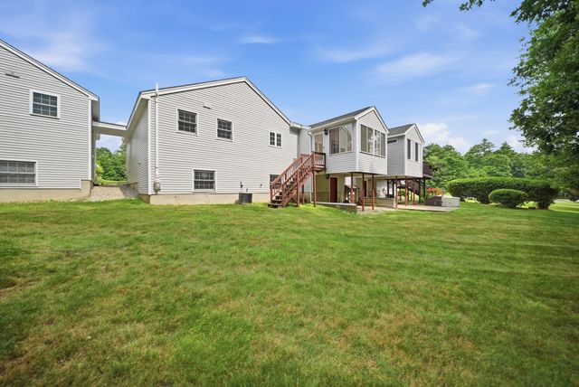 15 Rainbow Drive, Londonderry, NH 03053