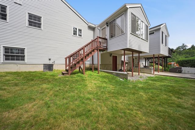 15 Rainbow Drive, Londonderry, NH 03053