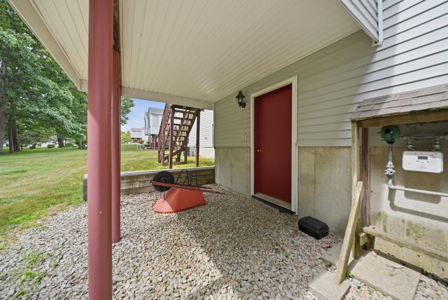 15 Rainbow Drive, Londonderry, NH 03053