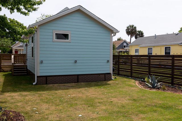 921 N Davis Highway, Pensacola, FL 32501