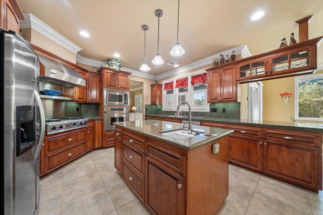 7870 Castle View Lane, Redding, CA 96001