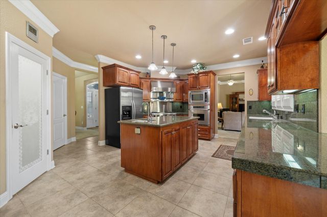 7870 Castle View Lane, Redding, CA 96001