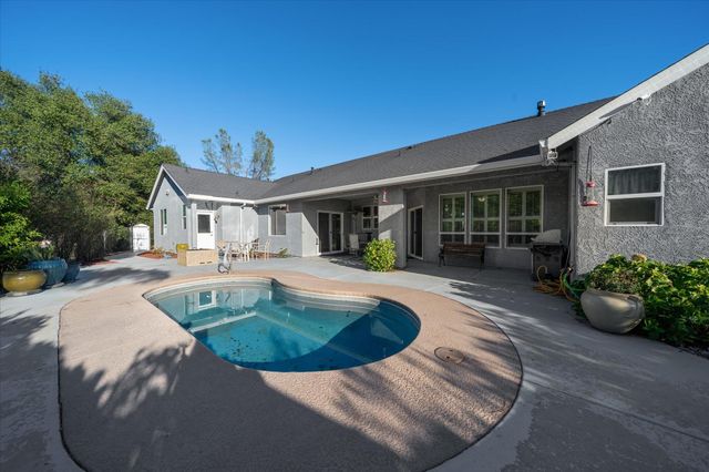 7870 Castle View Lane, Redding, CA 96001