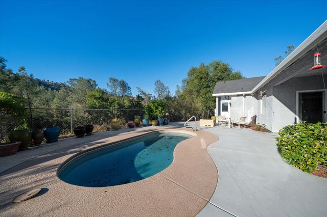 7870 Castle View Lane, Redding, CA 96001