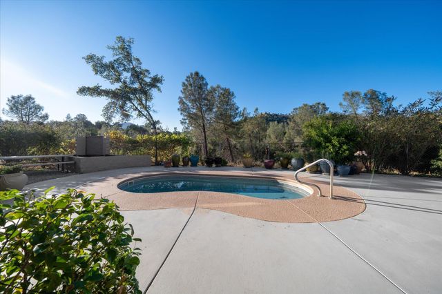 7870 Castle View Lane, Redding, CA 96001
