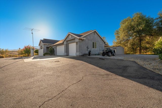 7870 Castle View Lane, Redding, CA 96001