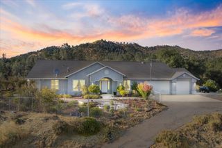 7870 Castle View Lane, Redding, CA 96001