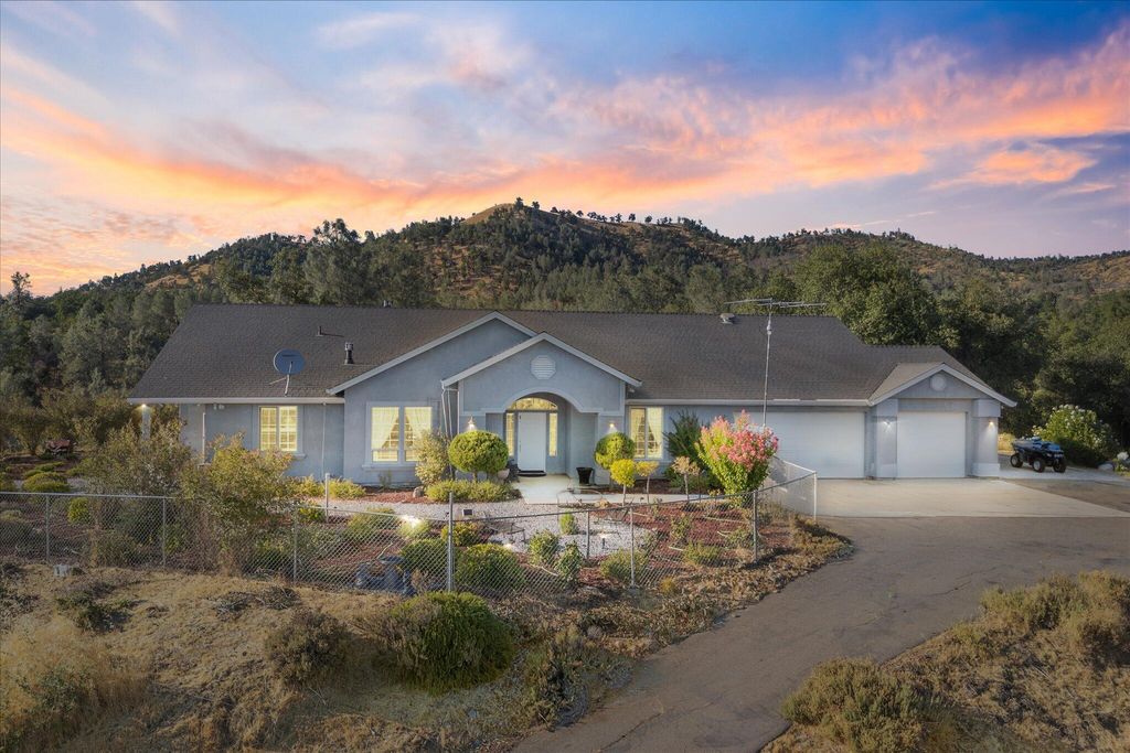 7870 Castle View Lane, Redding, CA 96001