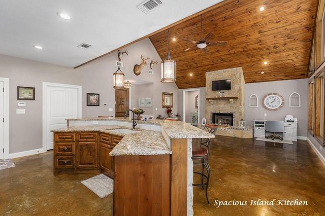 924 Cr 471, Etoile, TX 75944