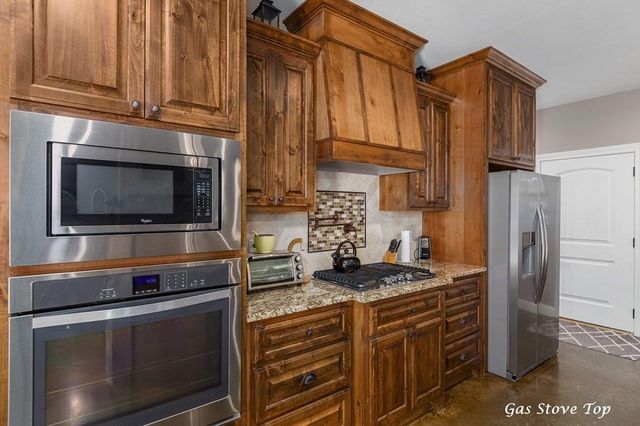 924 Cr 471, Etoile, TX 75944