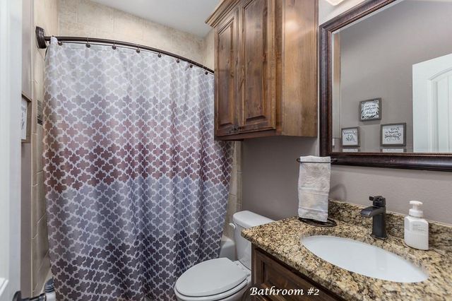 924 Cr 471, Etoile, TX 75944