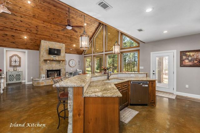 924 Cr 471, Etoile, TX 75944