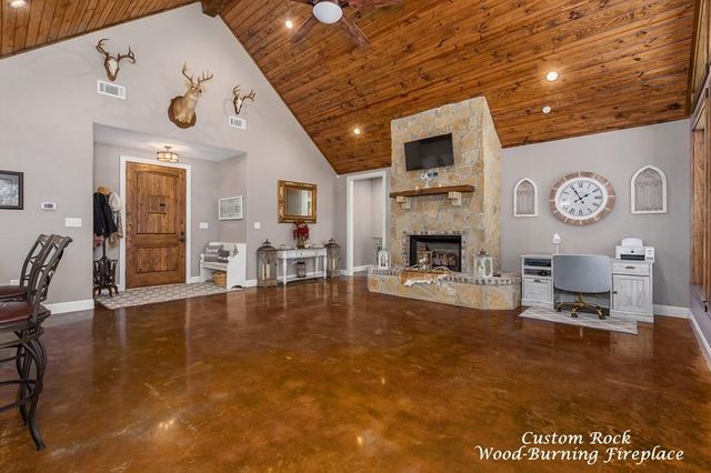 924 Cr 471, Etoile, TX 75944