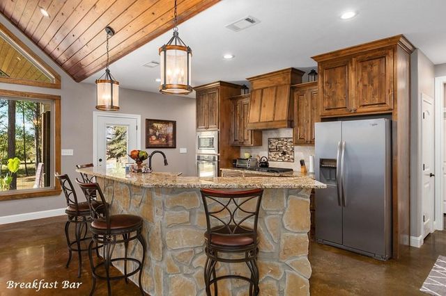 924 Cr 471, Etoile, TX 75944