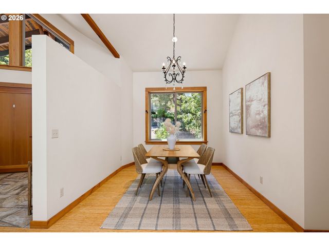 31 MARLBORO Ln, Eugene, OR 97405