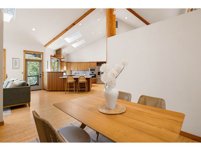 31 MARLBORO Ln, Eugene, OR 97405