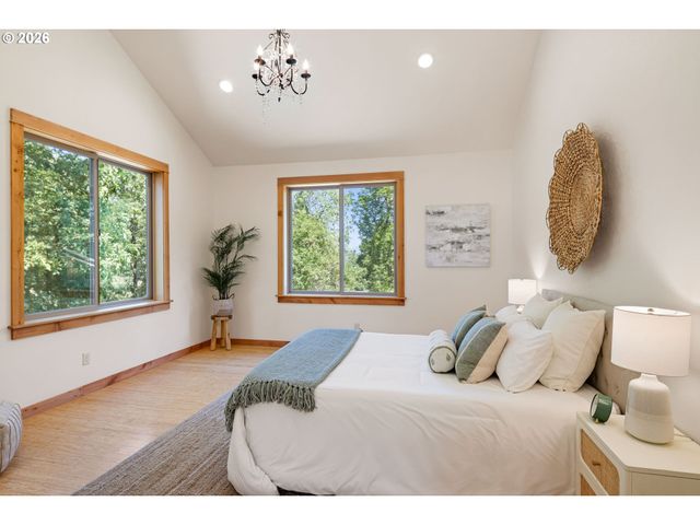 31 MARLBORO Ln, Eugene, OR 97405