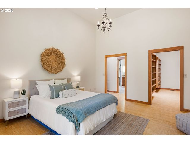31 MARLBORO Ln, Eugene, OR 97405