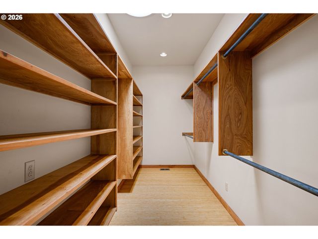 31 MARLBORO Ln, Eugene, OR 97405