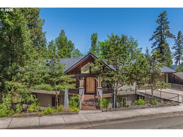31 MARLBORO Ln, Eugene, OR 97405