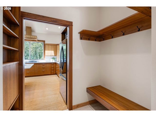 31 MARLBORO Ln, Eugene, OR 97405
