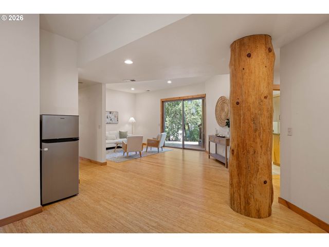 31 MARLBORO Ln, Eugene, OR 97405