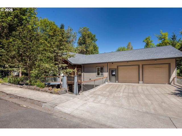 31 MARLBORO Ln, Eugene, OR 97405