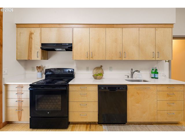 31 MARLBORO Ln, Eugene, OR 97405