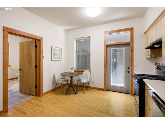 31 MARLBORO Ln, Eugene, OR 97405