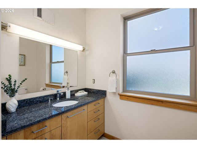 31 MARLBORO Ln, Eugene, OR 97405