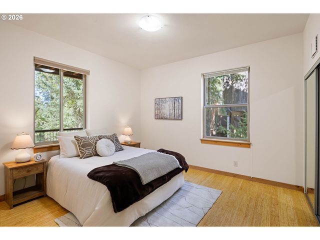 31 MARLBORO Ln, Eugene, OR 97405