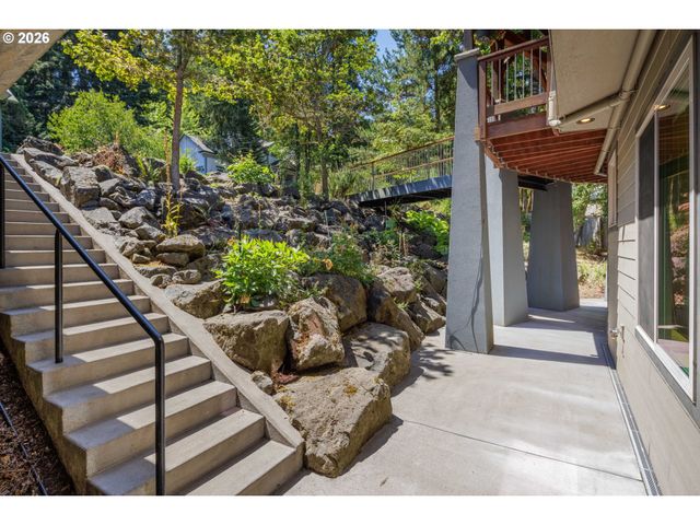 31 MARLBORO Ln, Eugene, OR 97405